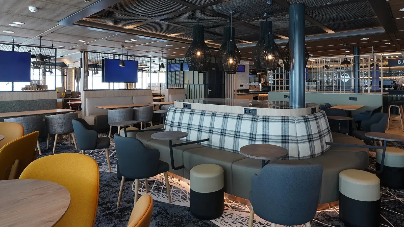 Bistro an Bord der Finnlines-Fähre Finnsirius