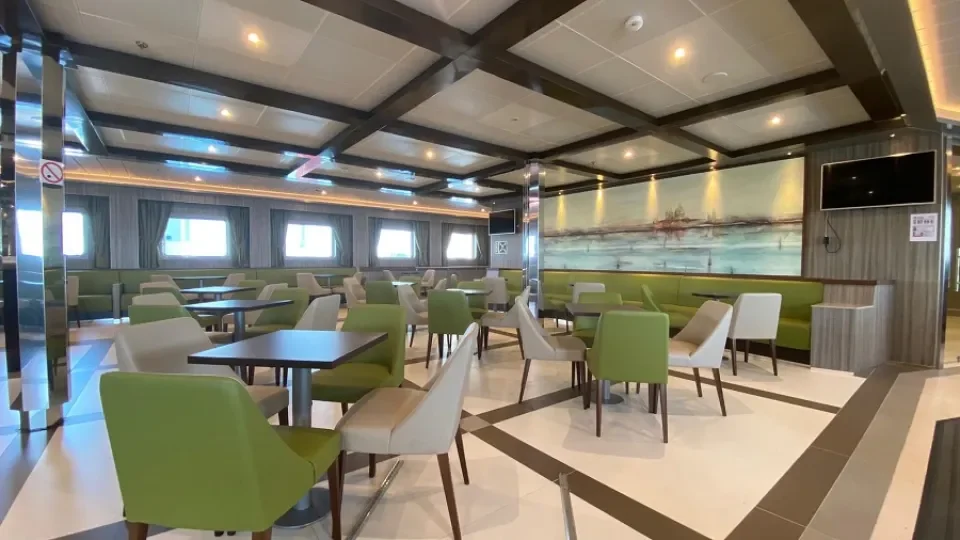 Passagierlounge an Bord der Ciudad de Valencia