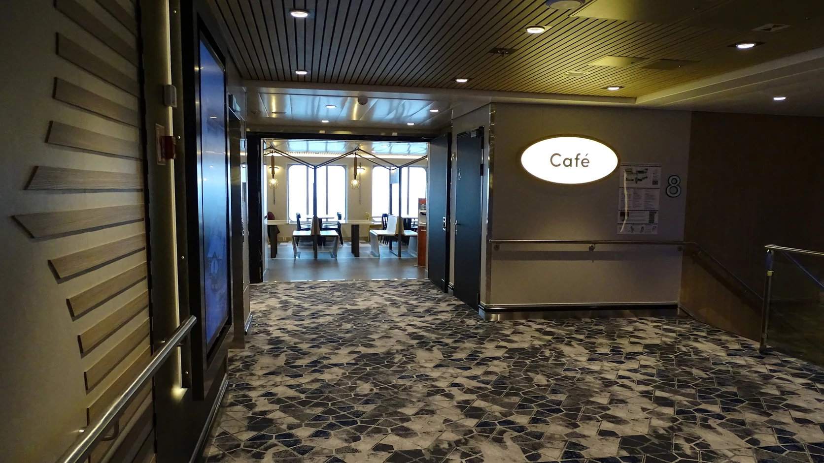 Cafébereich an Bord der Aurora Botnia