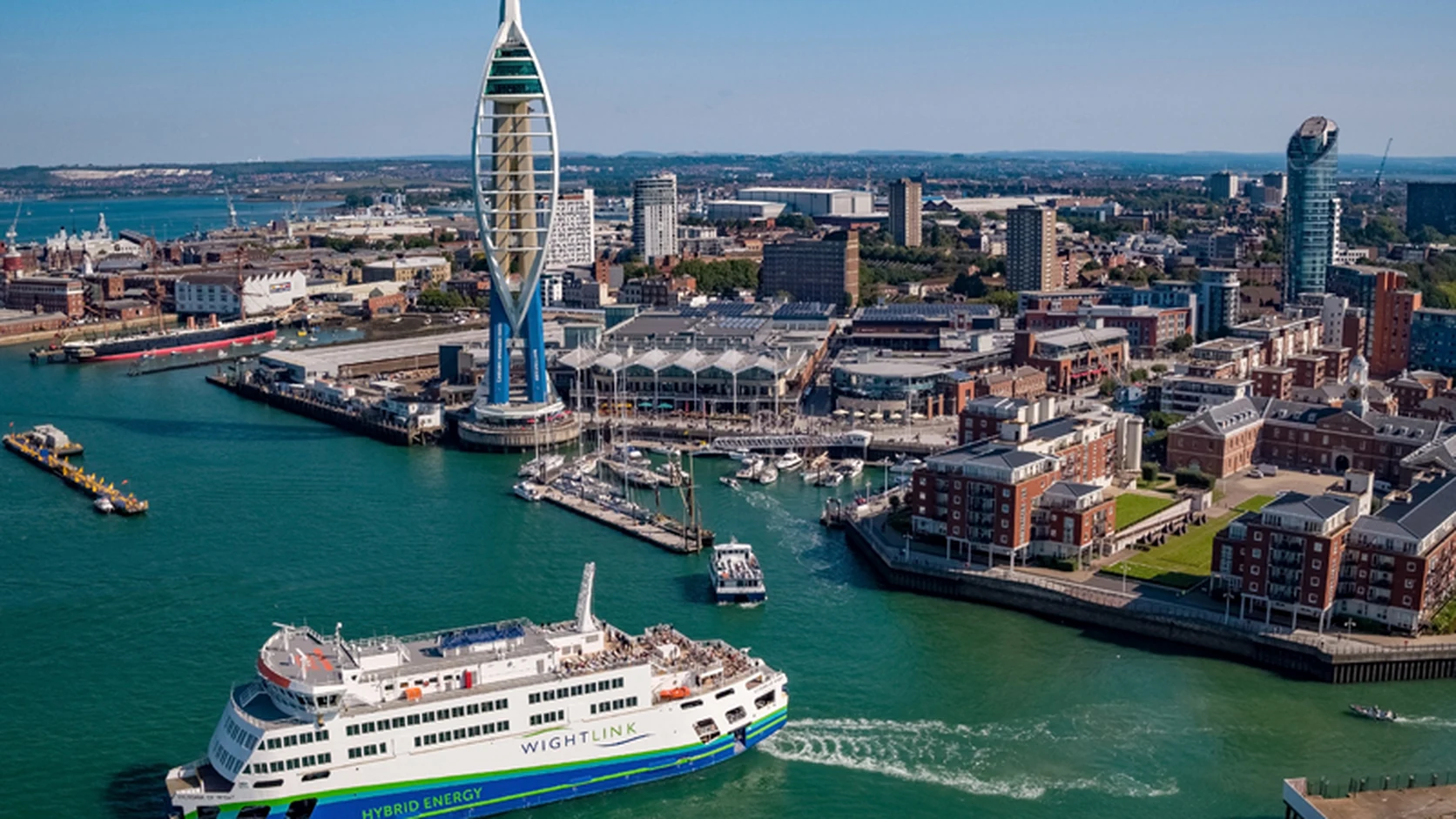 Wightlink-Fähre bei der Ankunft oder Abfahrt in Portsmouth Gunwharf