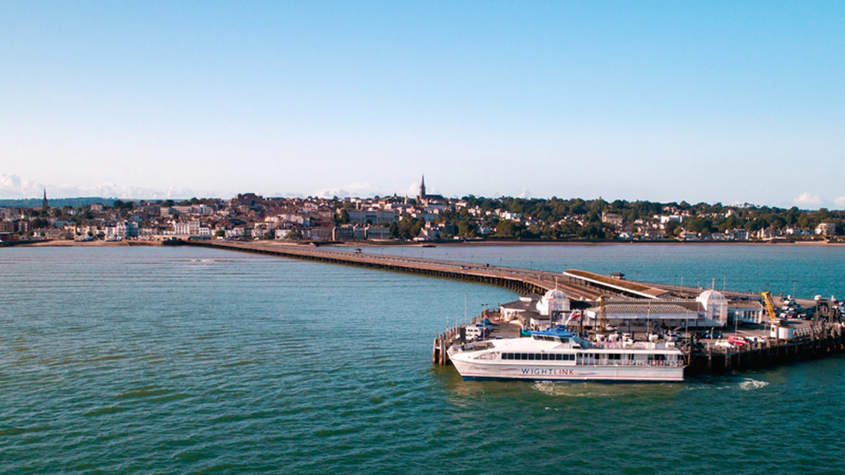 Wightlink FastCat am Ryde Pier Head auf dem Isle of Wight