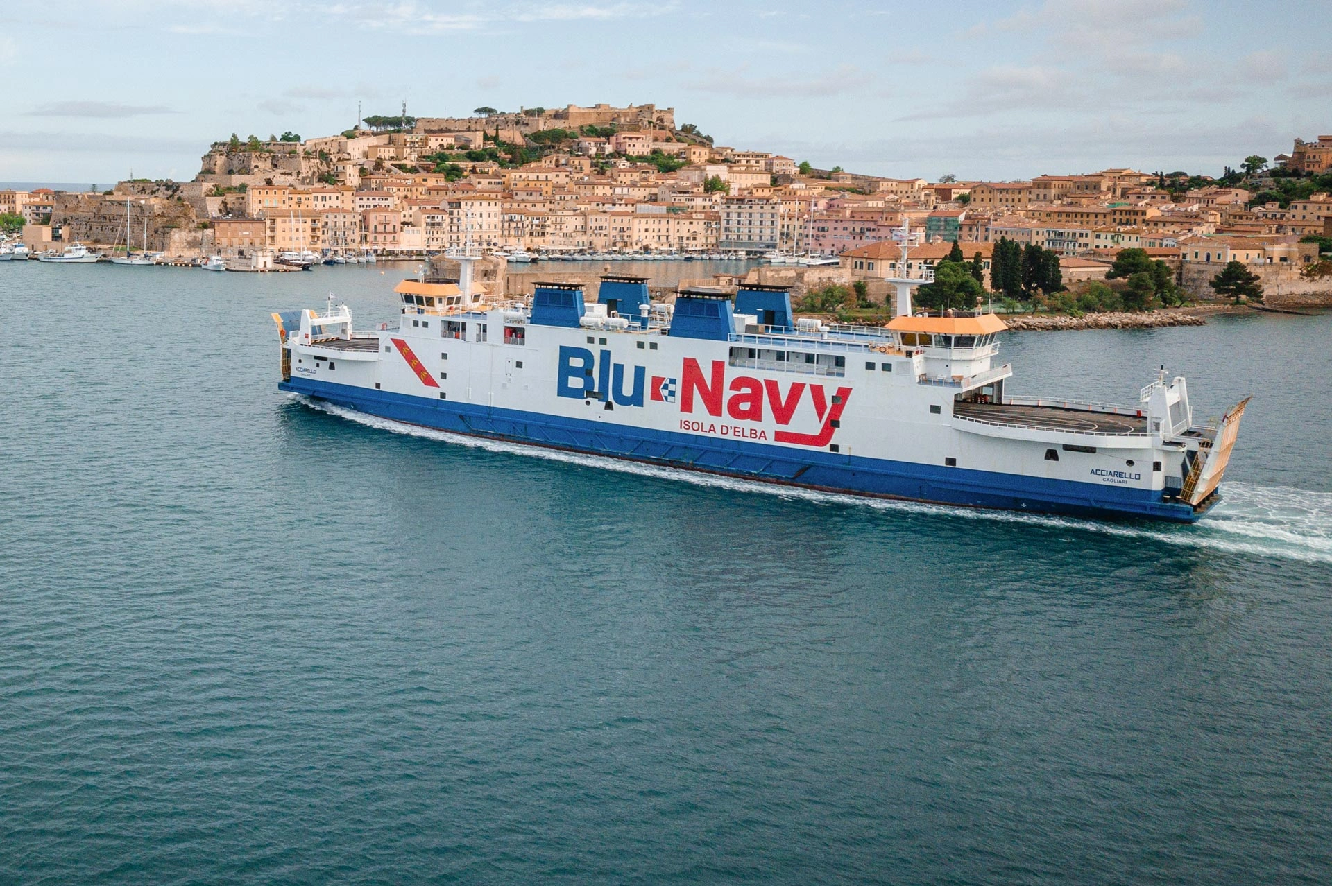 Passagierfähre von Blu Navy