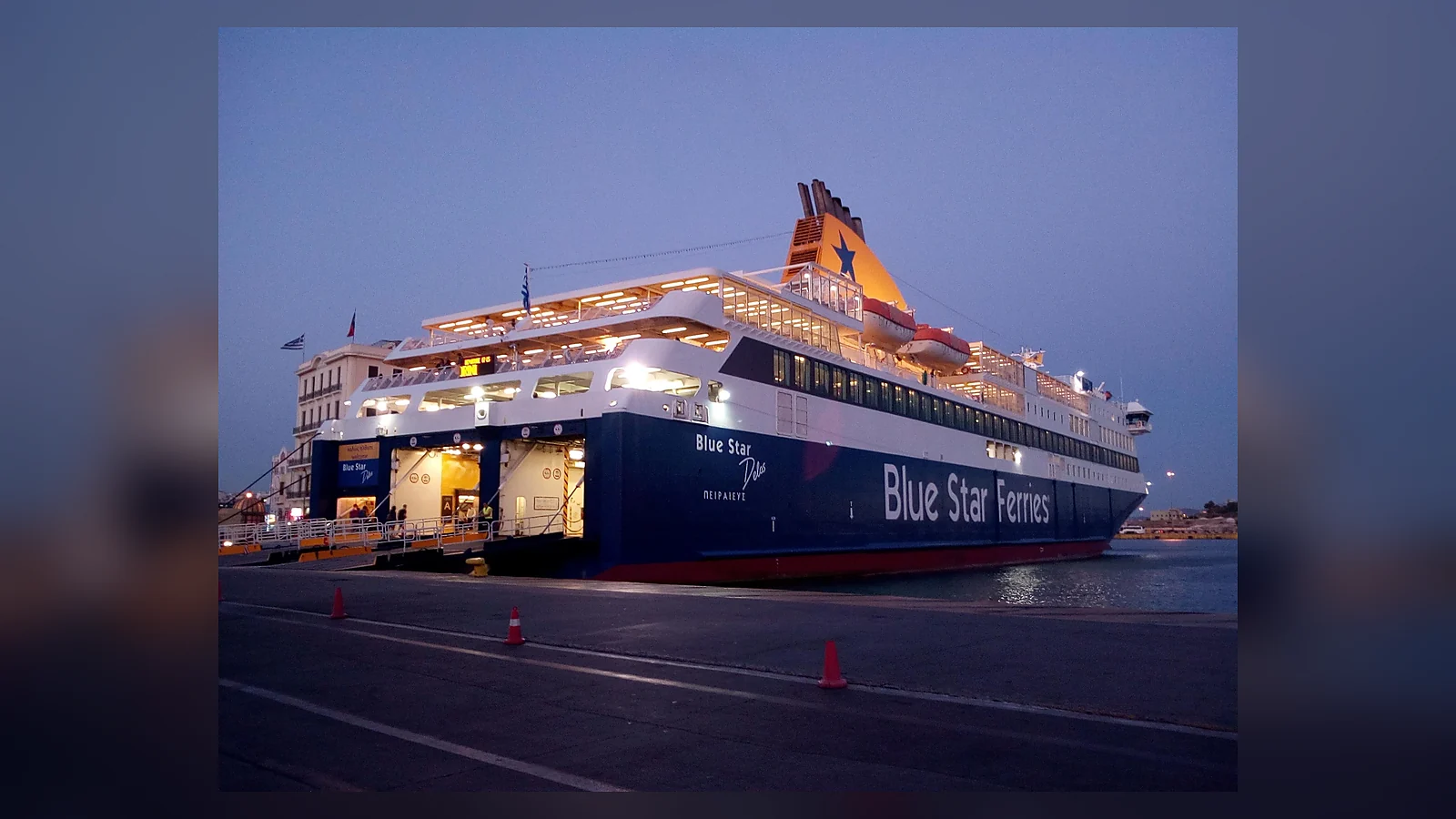 Passagierfähre von Blue Star Ferries