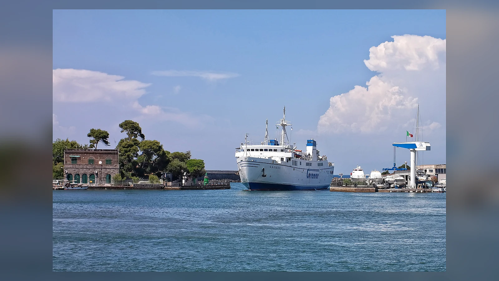 Passagierfähre von Caremar Ferries