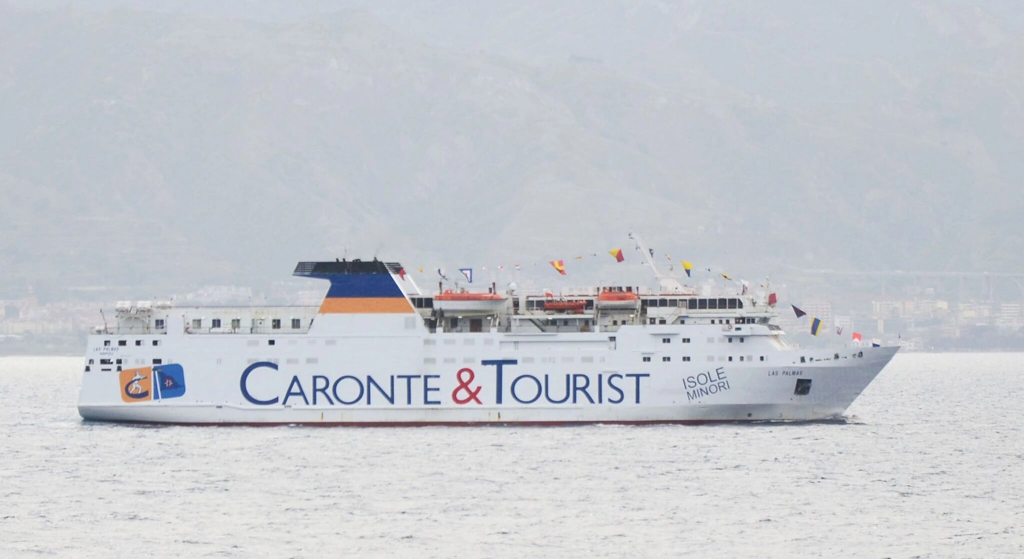 Passagierfähre von Caronte & Tourist / Siremar